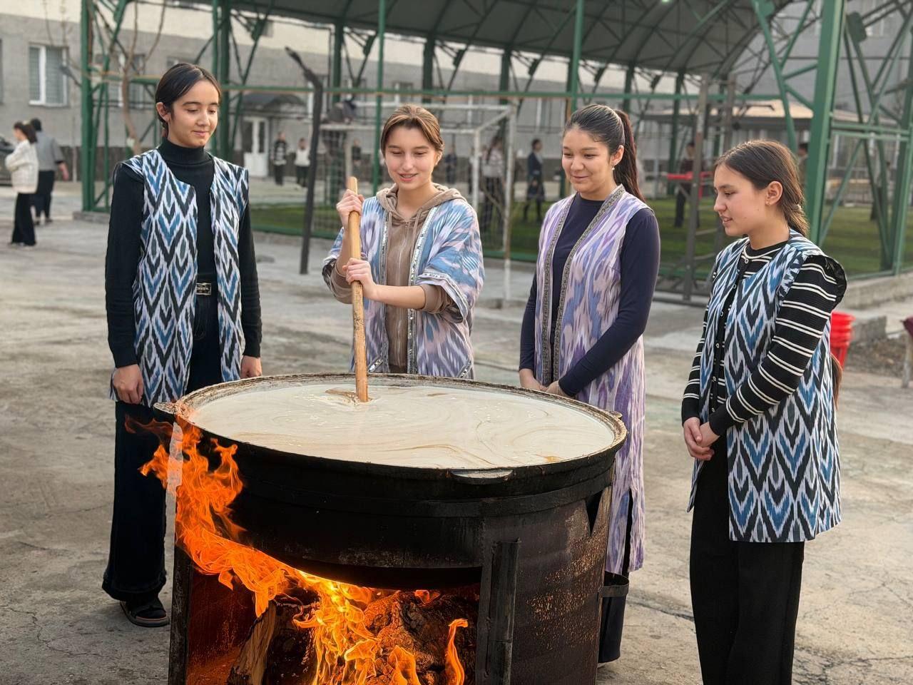 Muhammad Yusuf nomidagi ijod maktabida eng go‘zal va qadimiy an’analaridan biri – sumalak sayli ko‘tarinki ruhda tashkil etildi.